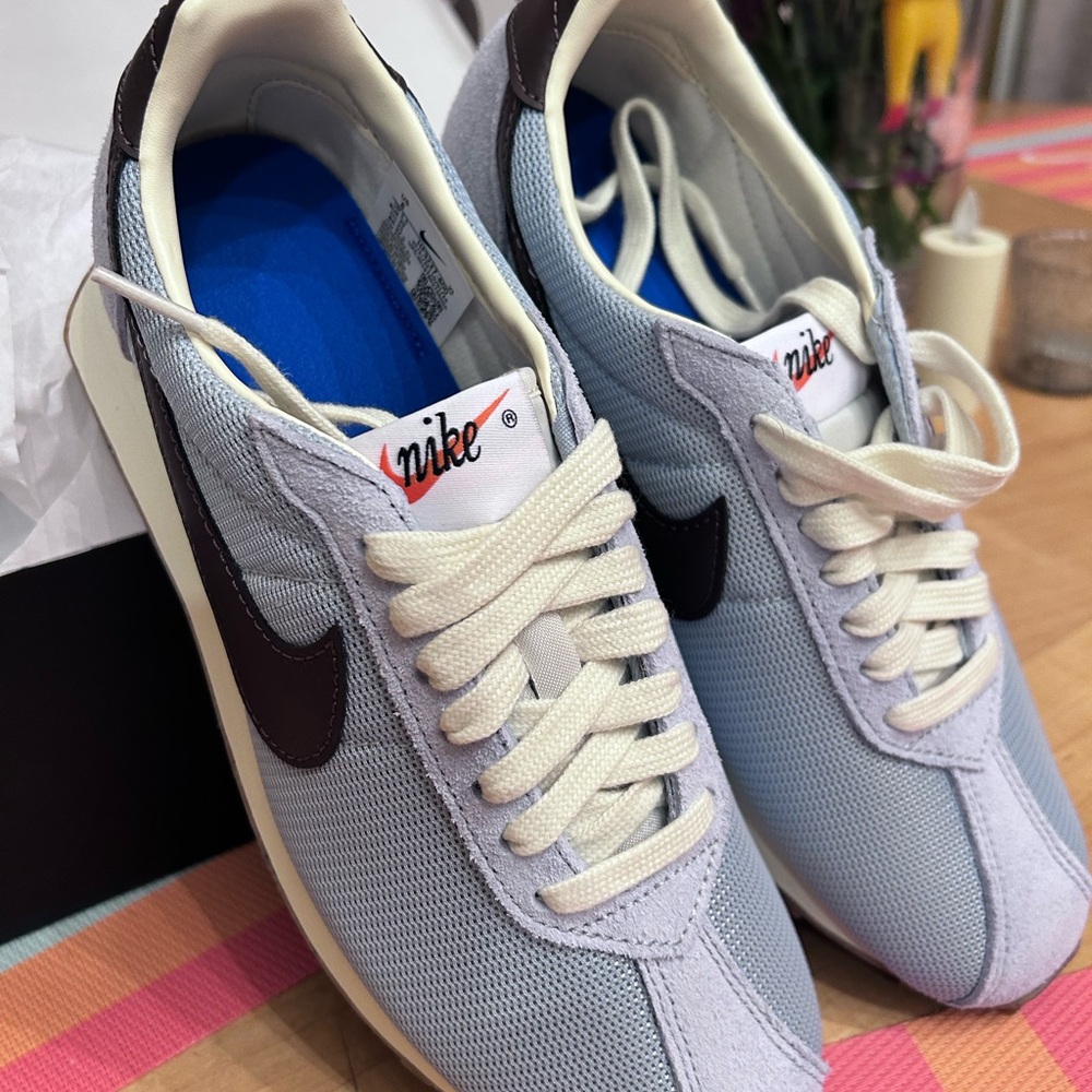 Nike women’s armory blue and baroque brown size 8